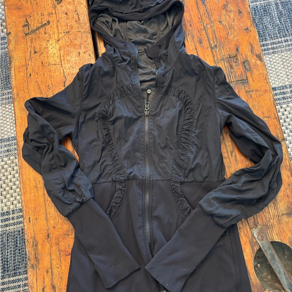 Lululemon Women’s Black Hooded Zip Jacket with Ruched Detail Size 10